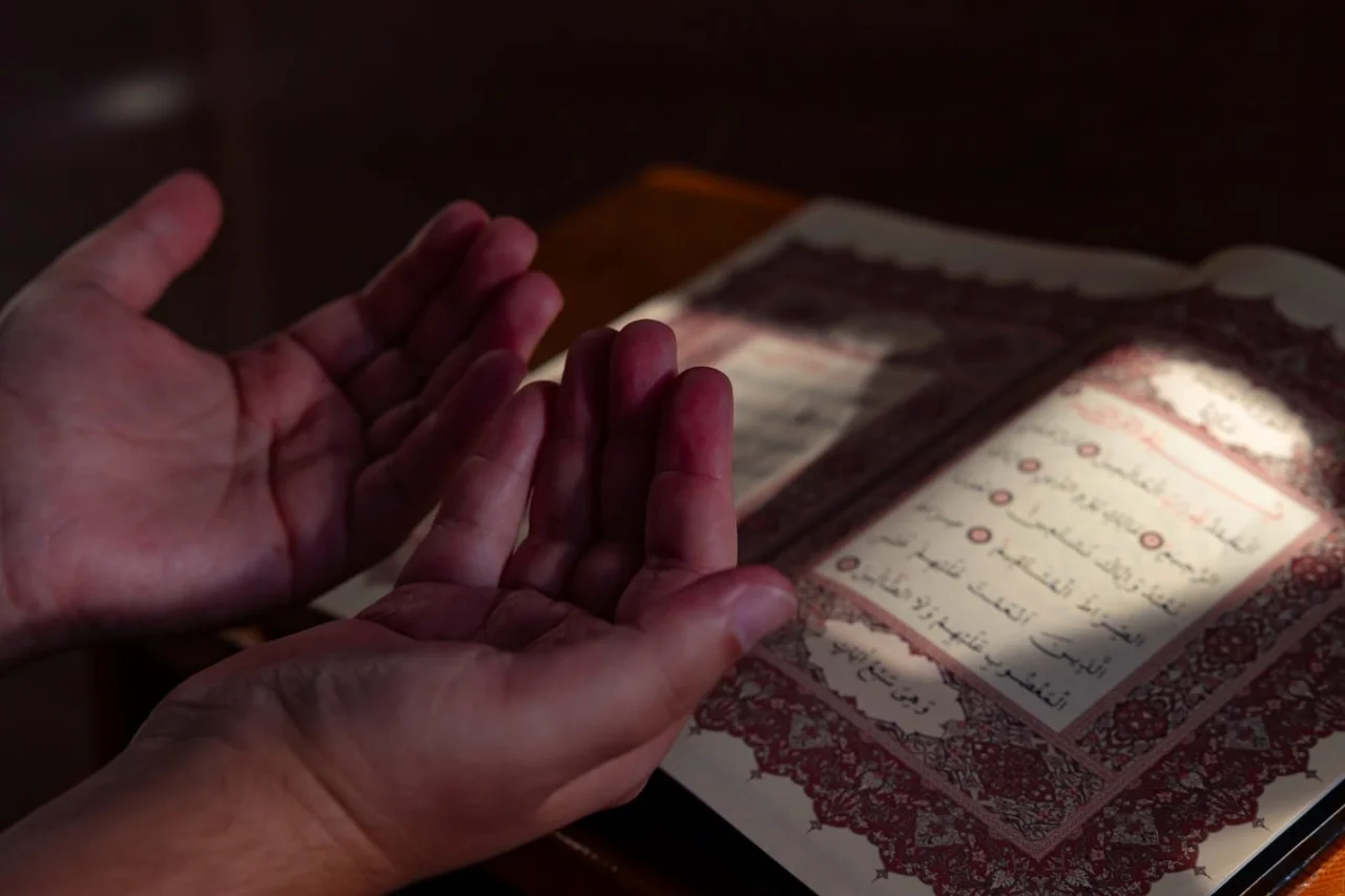 7 Hadiths That Teach Patience in Difficult Times